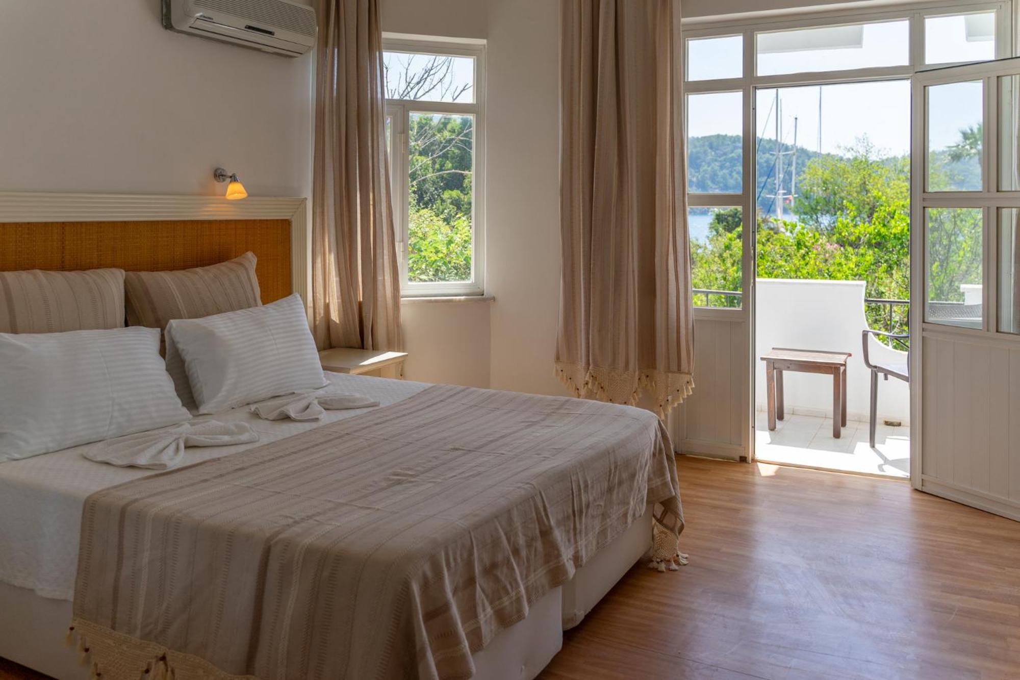 Chillos Beach Hotel & Lounge 5/43