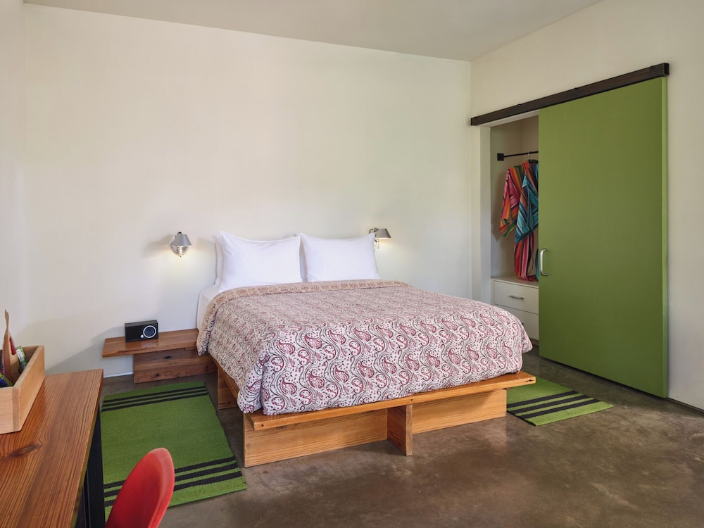 COURTYARD, SUPERIOR, STUDIO, QUEEN BED, COURTYARD VIEW