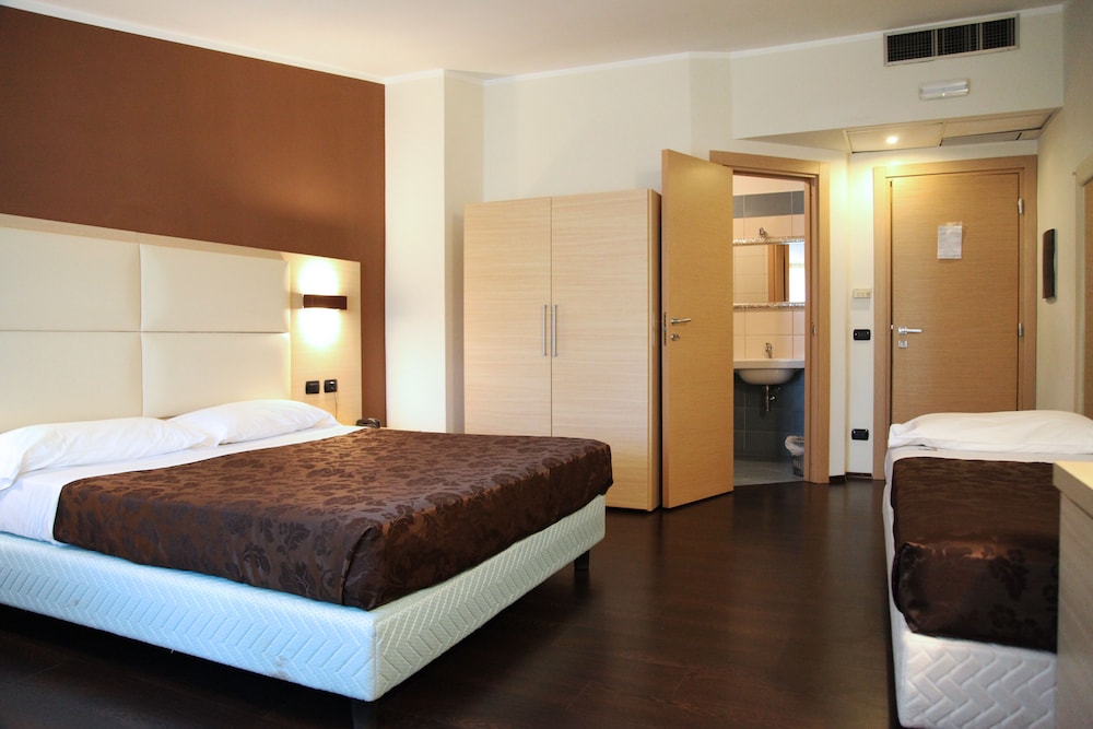 Hotel Sogni D Oro Airport Formerly Hotel Morgan 15/47