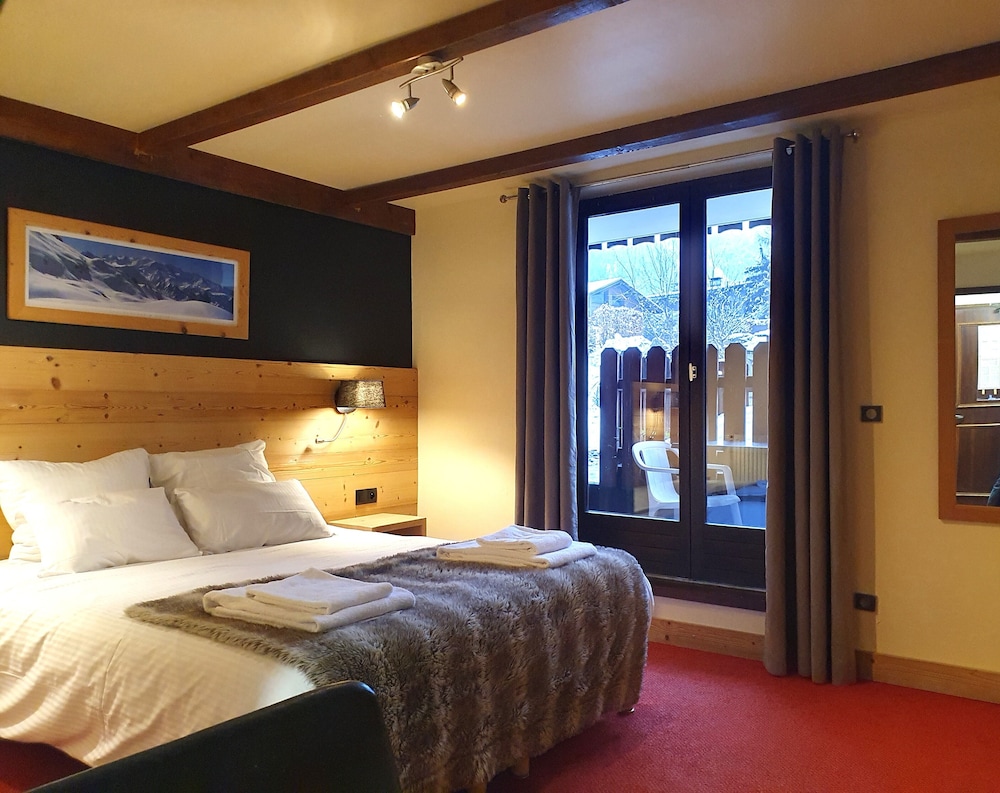 ROOM, DOUBLE BED, MONT BLANC SIDE