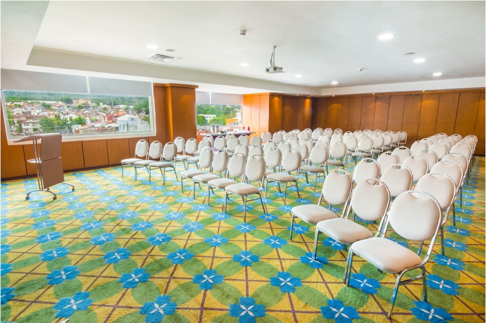GHL Grand Villavicencio Hotel 50/53