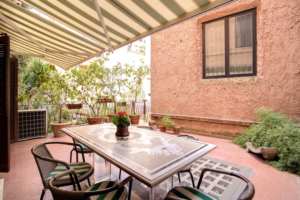 Navona Gallery Suites 37/50