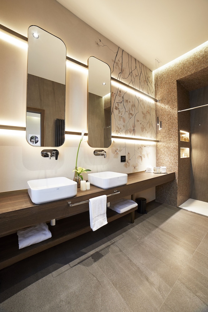 Messori Suites 67/68
