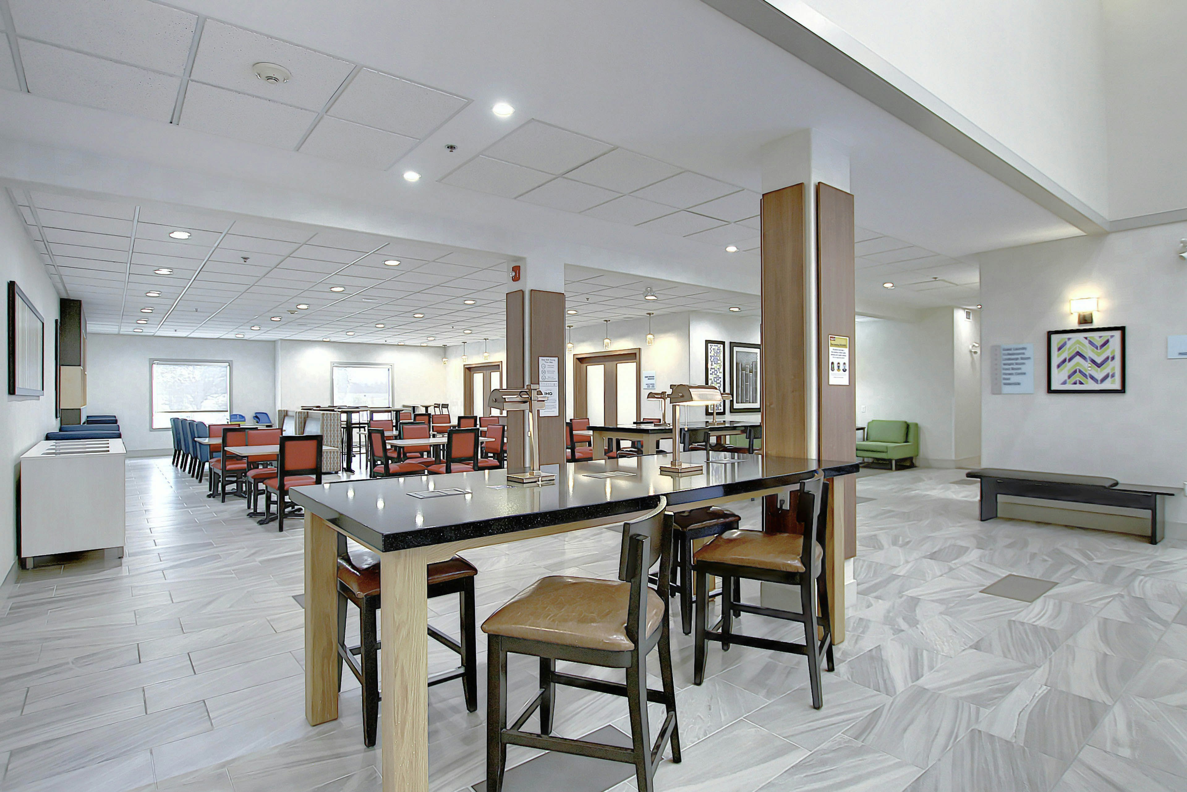 Holiday Inn Express Hotel Suites Airport Calgary 38/52