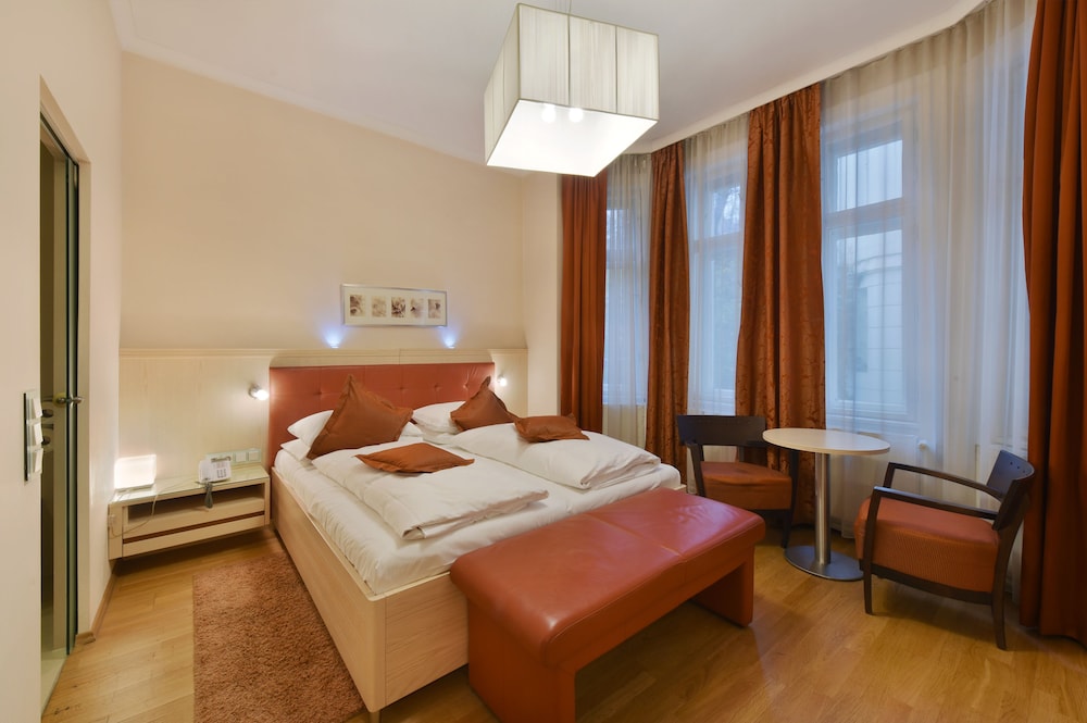 Hotel Pension Baronesse 9/45