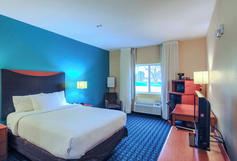 ROOM, KING BED, ACCESSIBLE