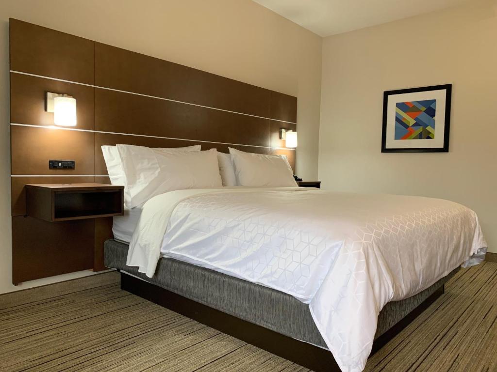 Suite, King Bed, Extra Floor Space, Sofa