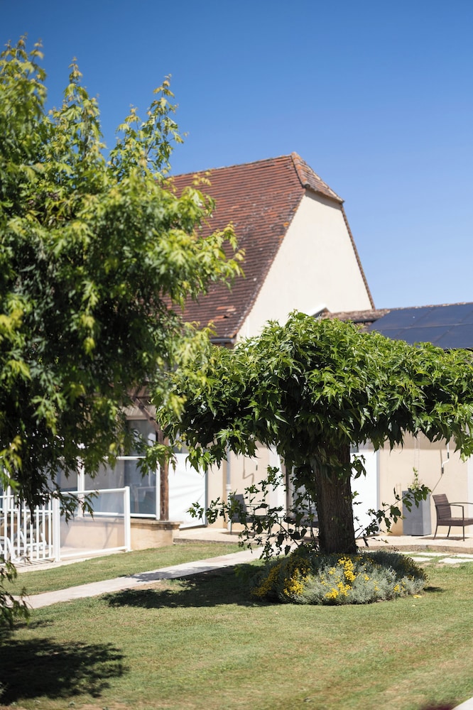HOTEL L OUSTAL 43/50