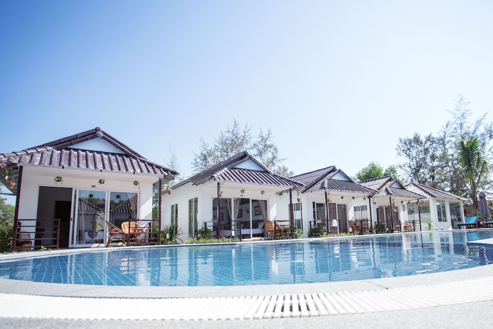 Sea Breeze Resort 2/50