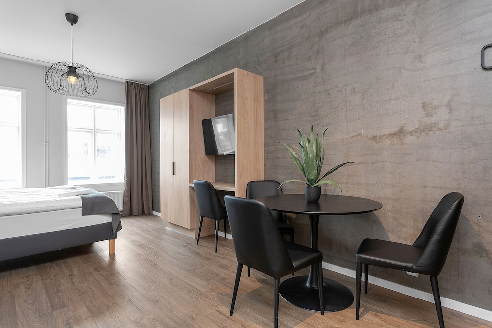 OK Hotel 58/66