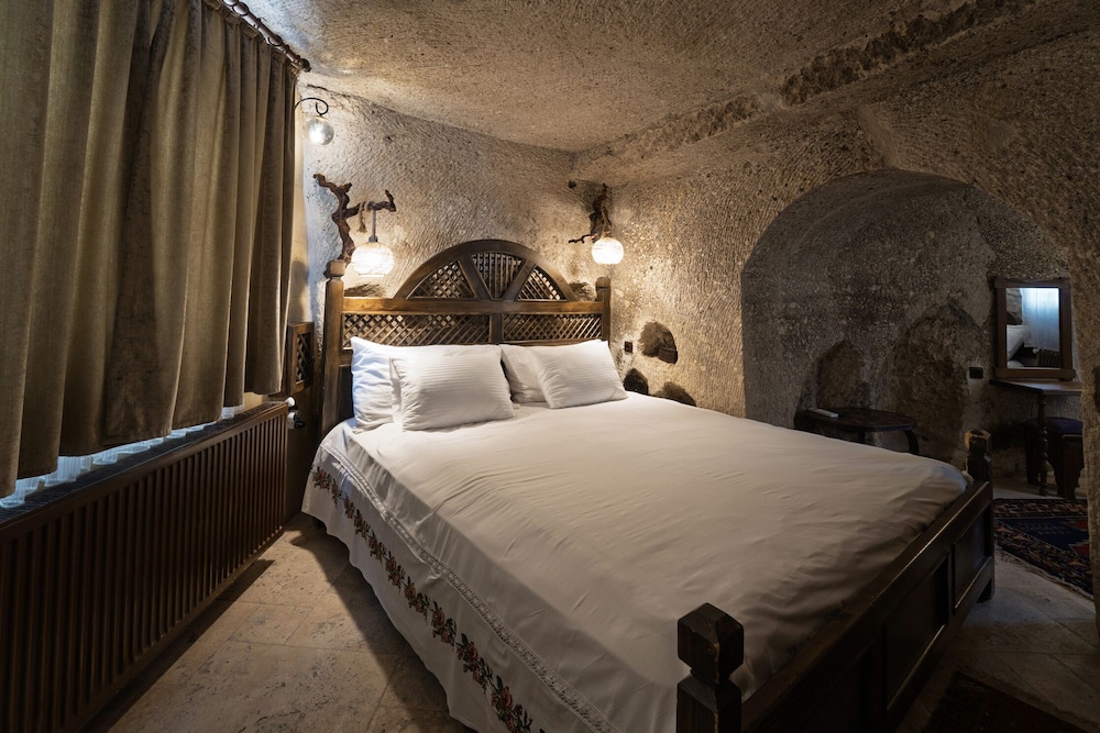 CAVE, TERRACE