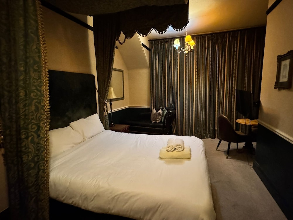 Regency Hotel 16/50
