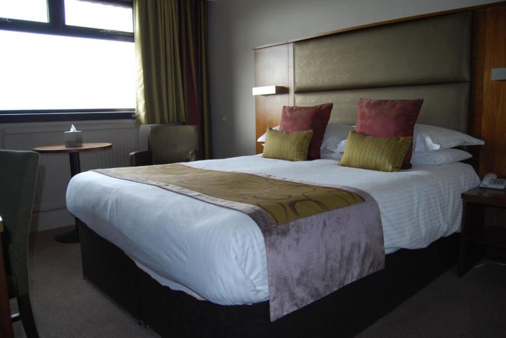 ROOM, DOUBLE BED