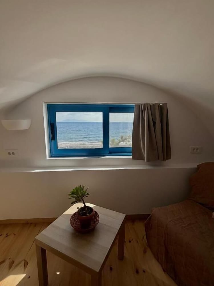 Seaside Beach Hotel 79/100