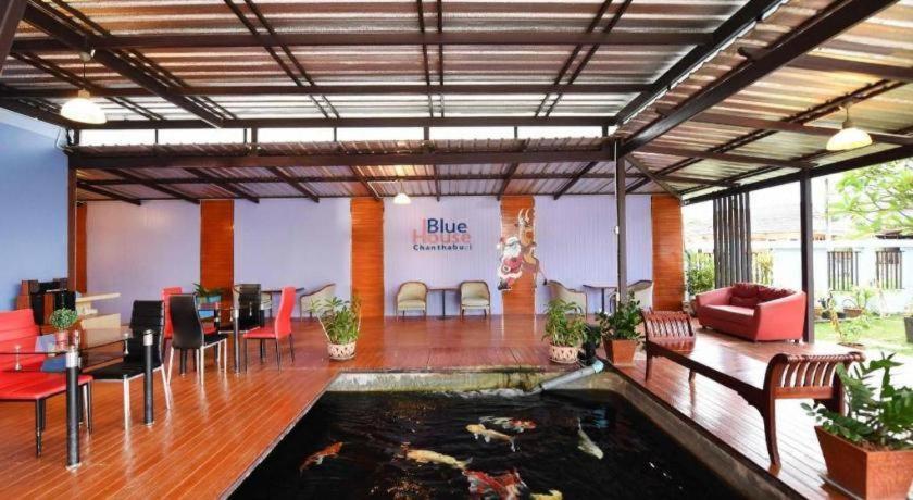 Bluehouse Boutique 47/54