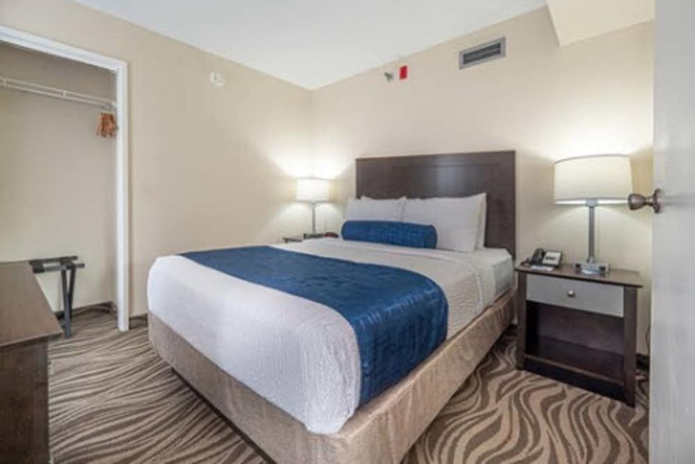 The Breakers Hotel and Suites 6/24