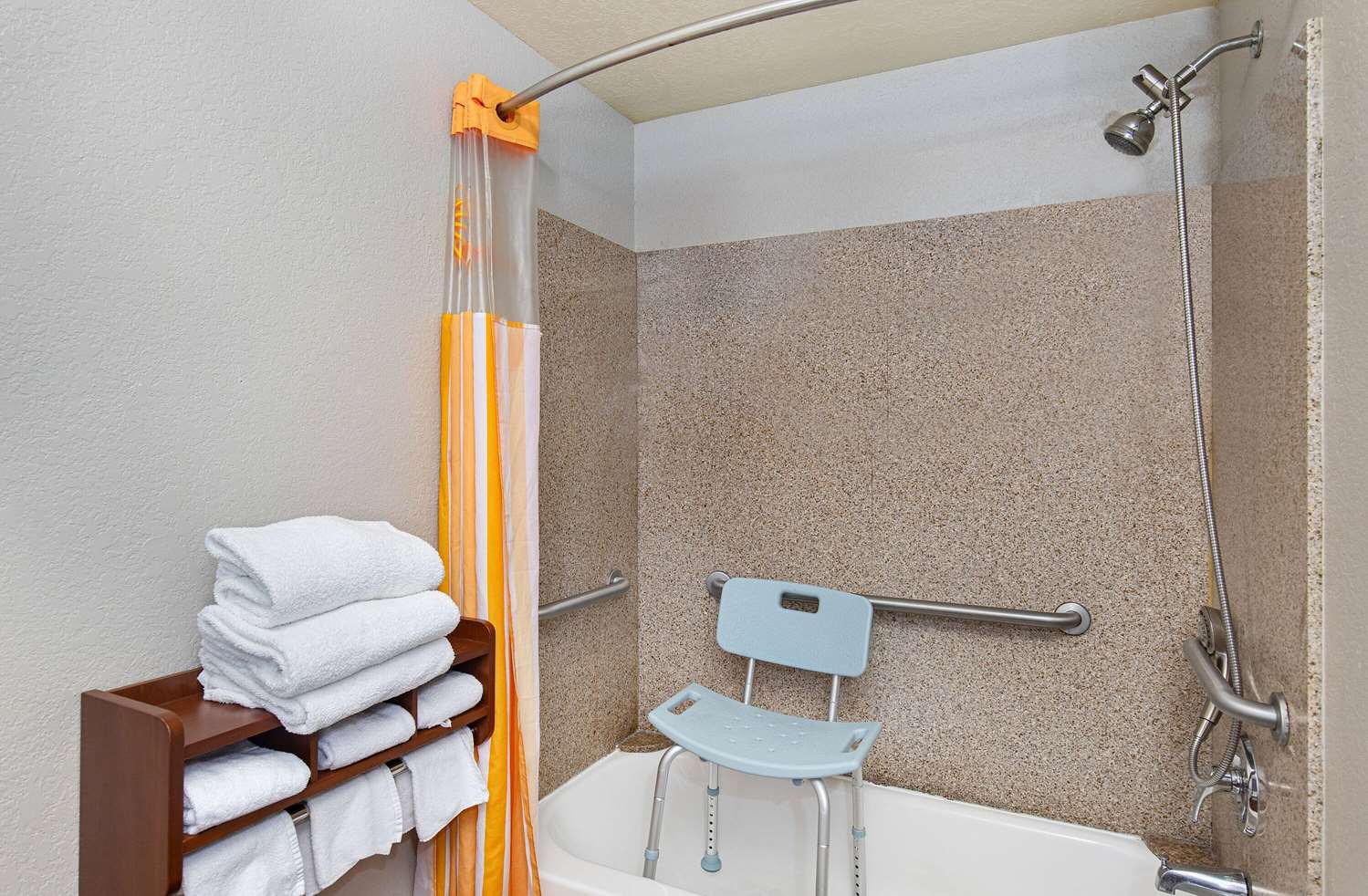 La Quinta Inn & Suites by Wyndham Bowling Green 51/51