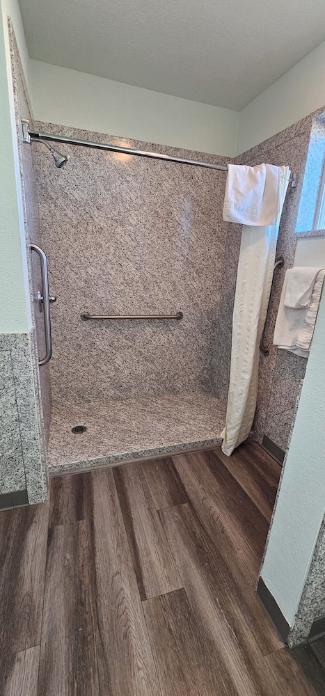 Travel Inn & Suite 37/37