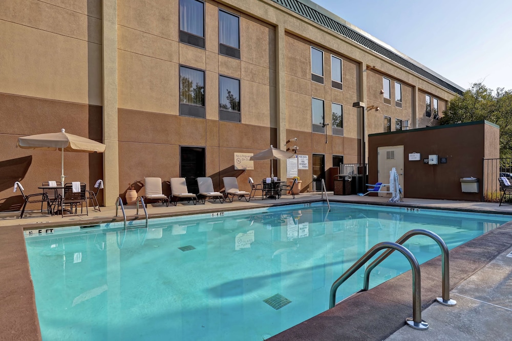 Hampton Inn Atlanta/Woodstock 2/34