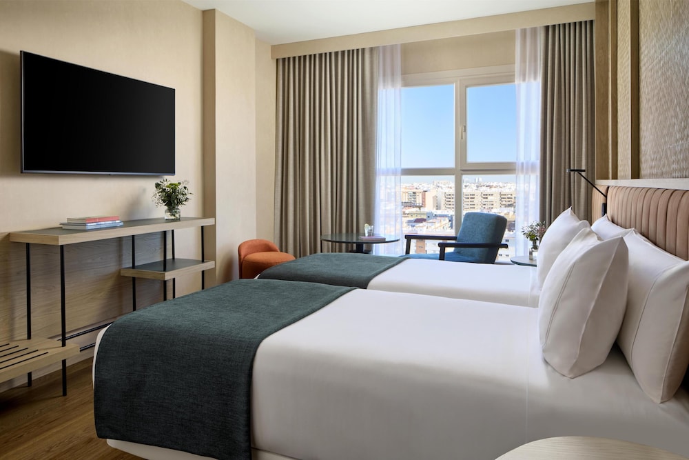 New Style, Superior, King Bed, with Extra Bed، NH Valencia Center 2/7