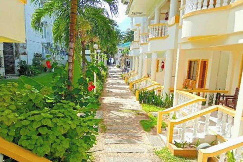 BANS BEACH RESORT 36/40