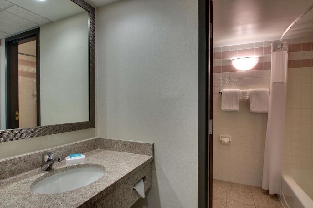 Drury Inn and Suites Evansville East 47/50