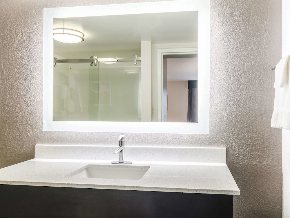 La Quinta Inn & Suites by Wyndham Myrtle Beach - N Kings Hwy 25/42