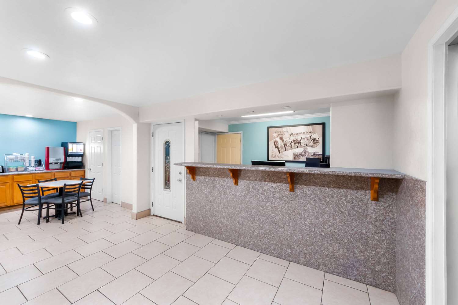 Super 8 by Wyndham Pleasanton 5/18