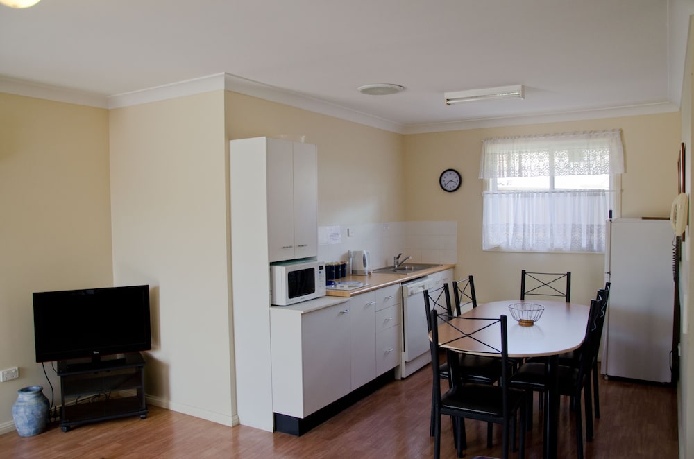 Baybrook Motor Inn & Apartments 25/34