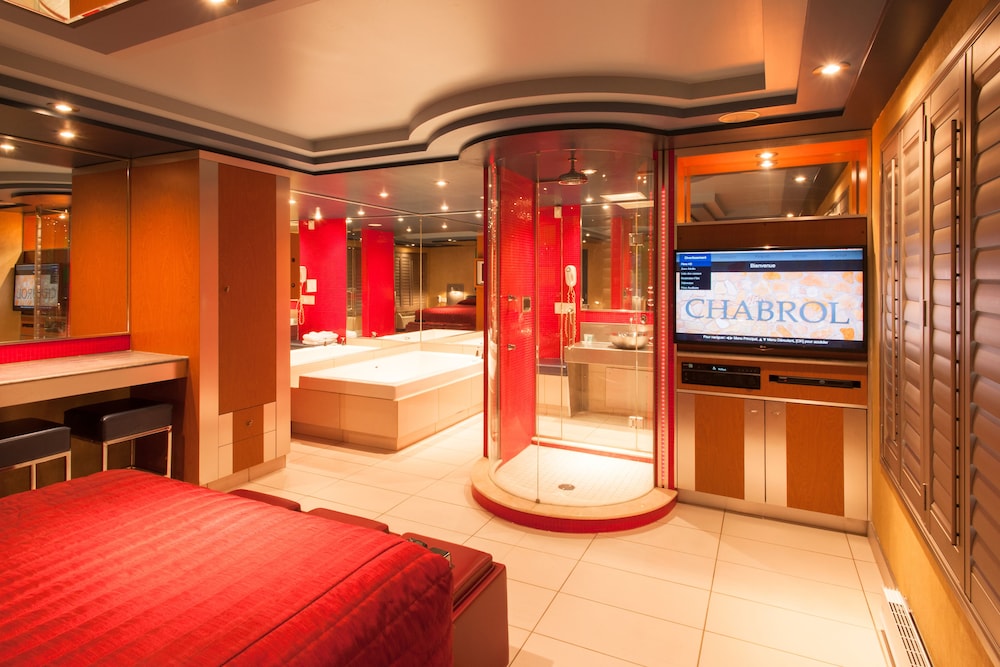 Le Chabrol Hotel Suites 10/72