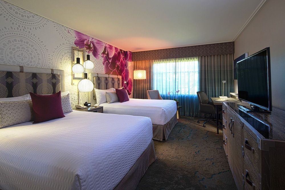 Universal's Loews Royal Pacific Resort 18/56