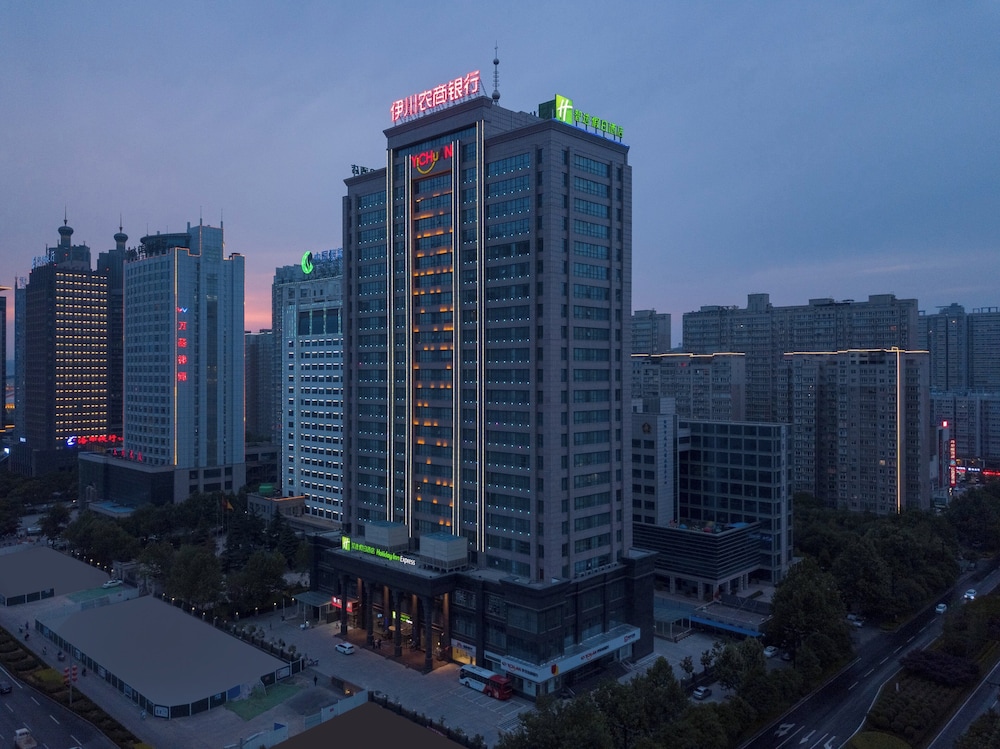 Holiday Inn Express Luoyang City Center 6/72