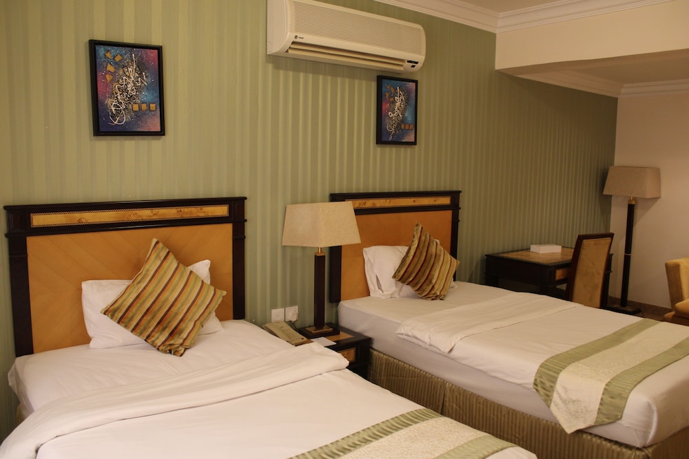 Garden Hotel 9/49