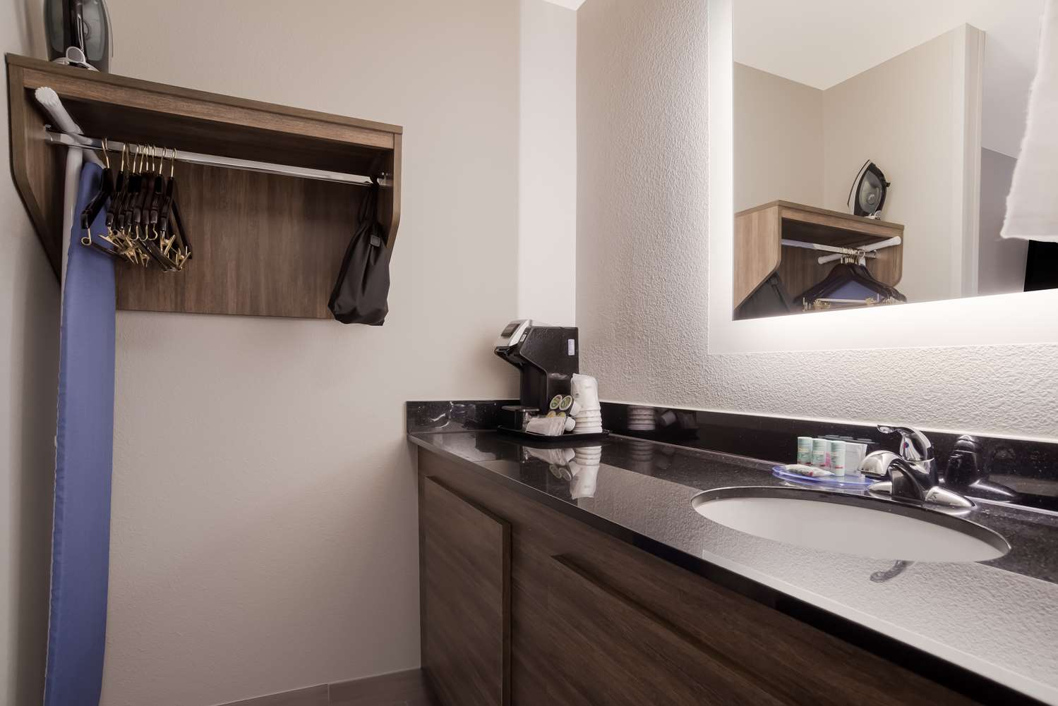 Best Western Flagship Inn 30/30
