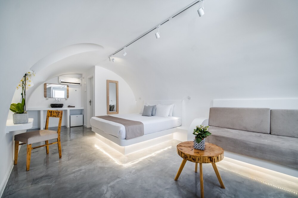 Serenita Luxury Suites 46/71