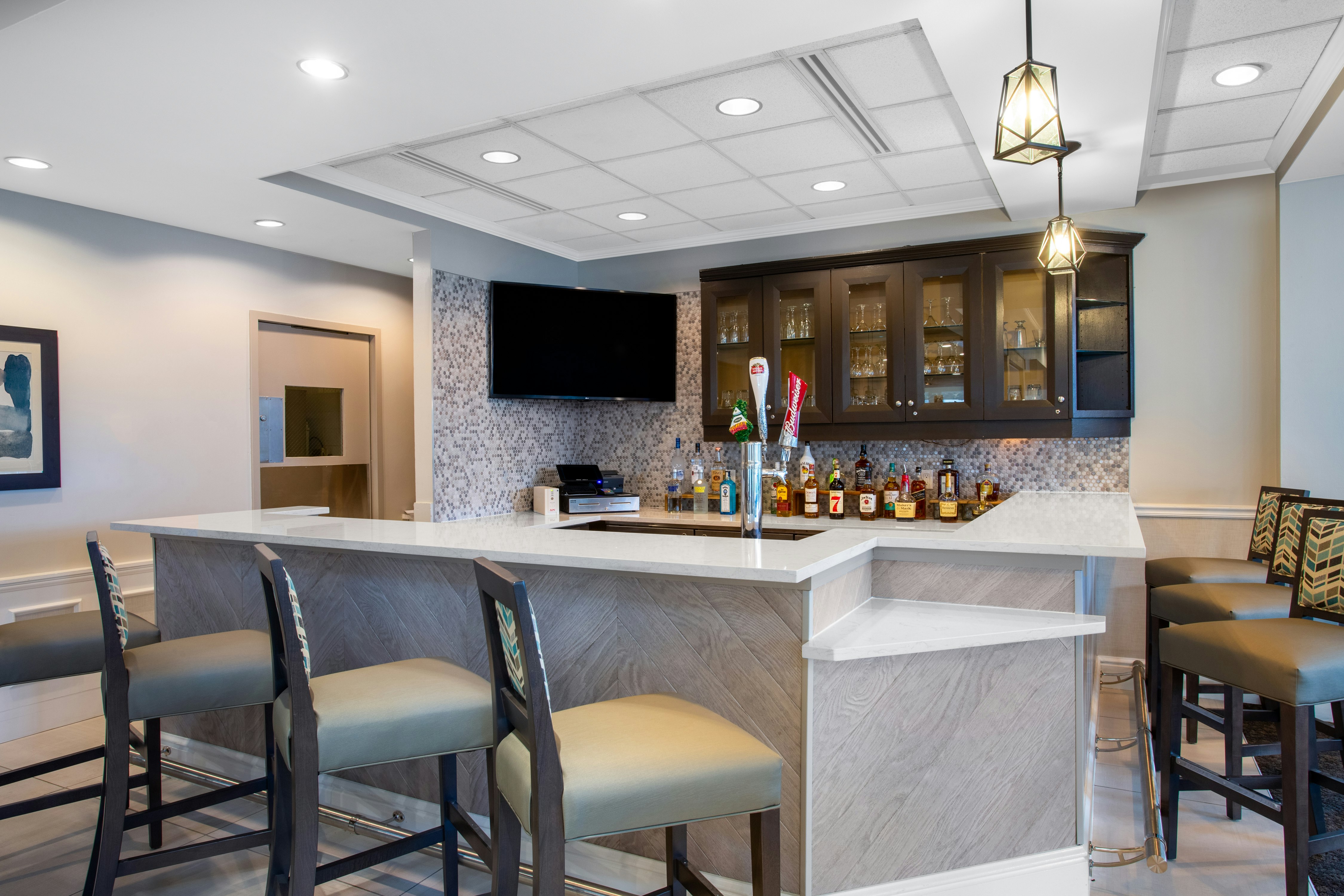 HILTON GARDEN INN ISLIP-MACARTHUR AIRPORT 30/48