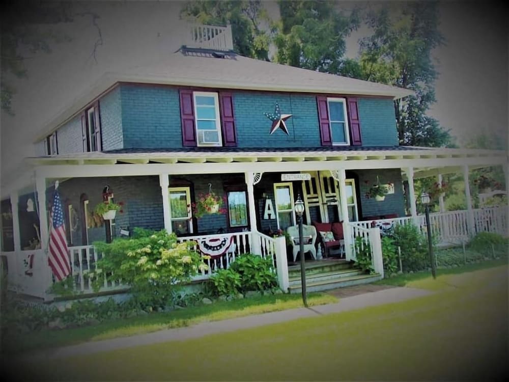 Applesauce Inn Bed and Breakfast 1/22