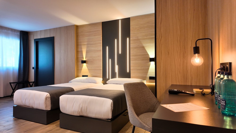 Hotel Focus 12/23