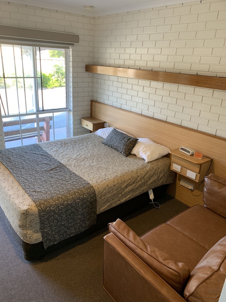 Tanjil Motor Inn 19/48