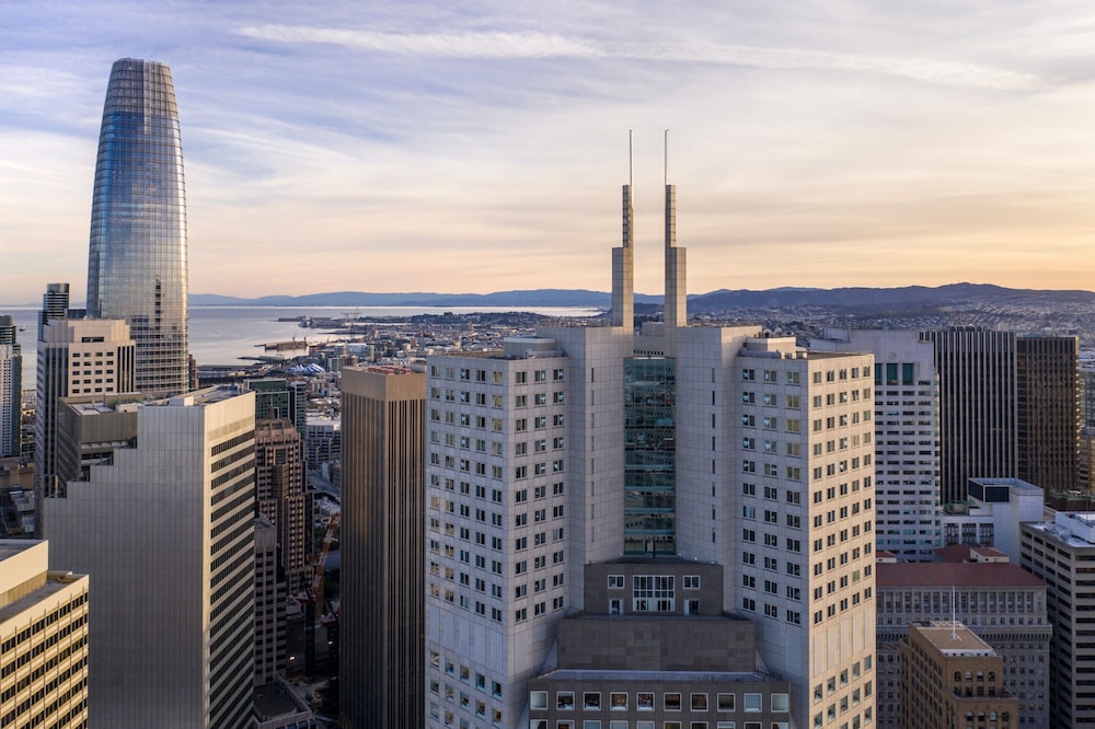 Four Seasons Hotel San Francisco at Embarcadero 44/50