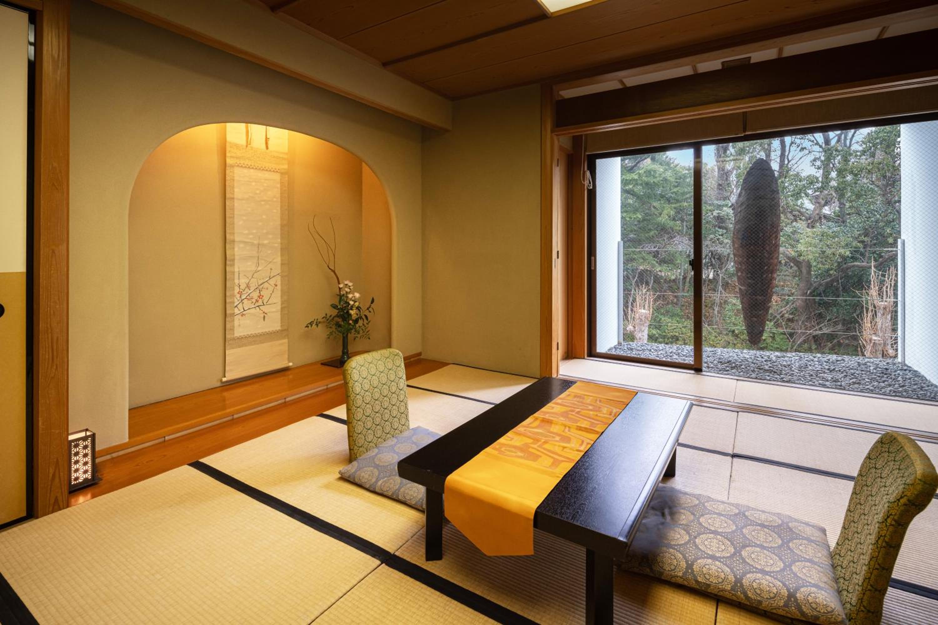 Japanese, 6 Futon Beds
