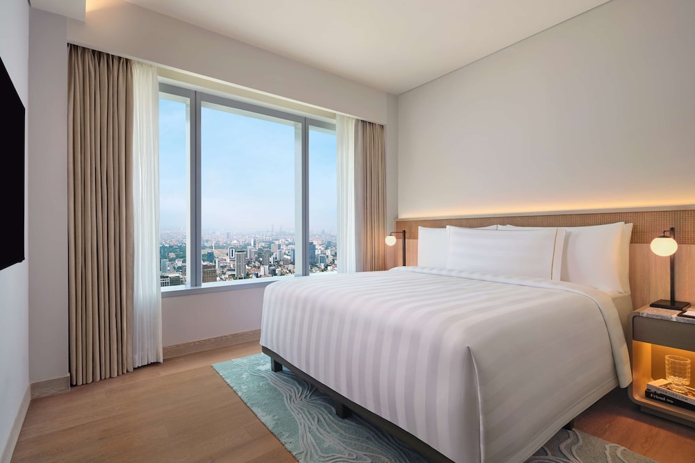 1 BEDROOM PREMIER SUITE