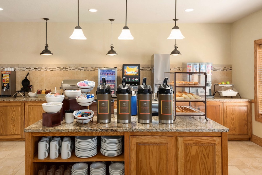 Country Inn & Suites by Radisson, Davenport - Quad Cities 13/17