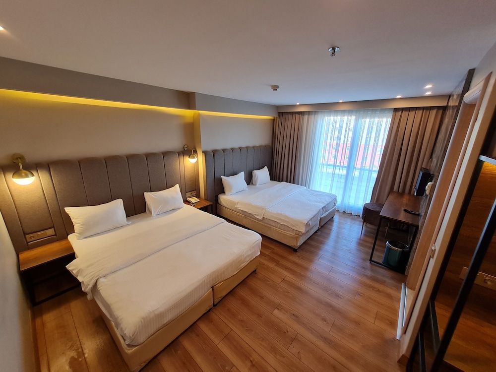 Air Boss Hotel 17/48