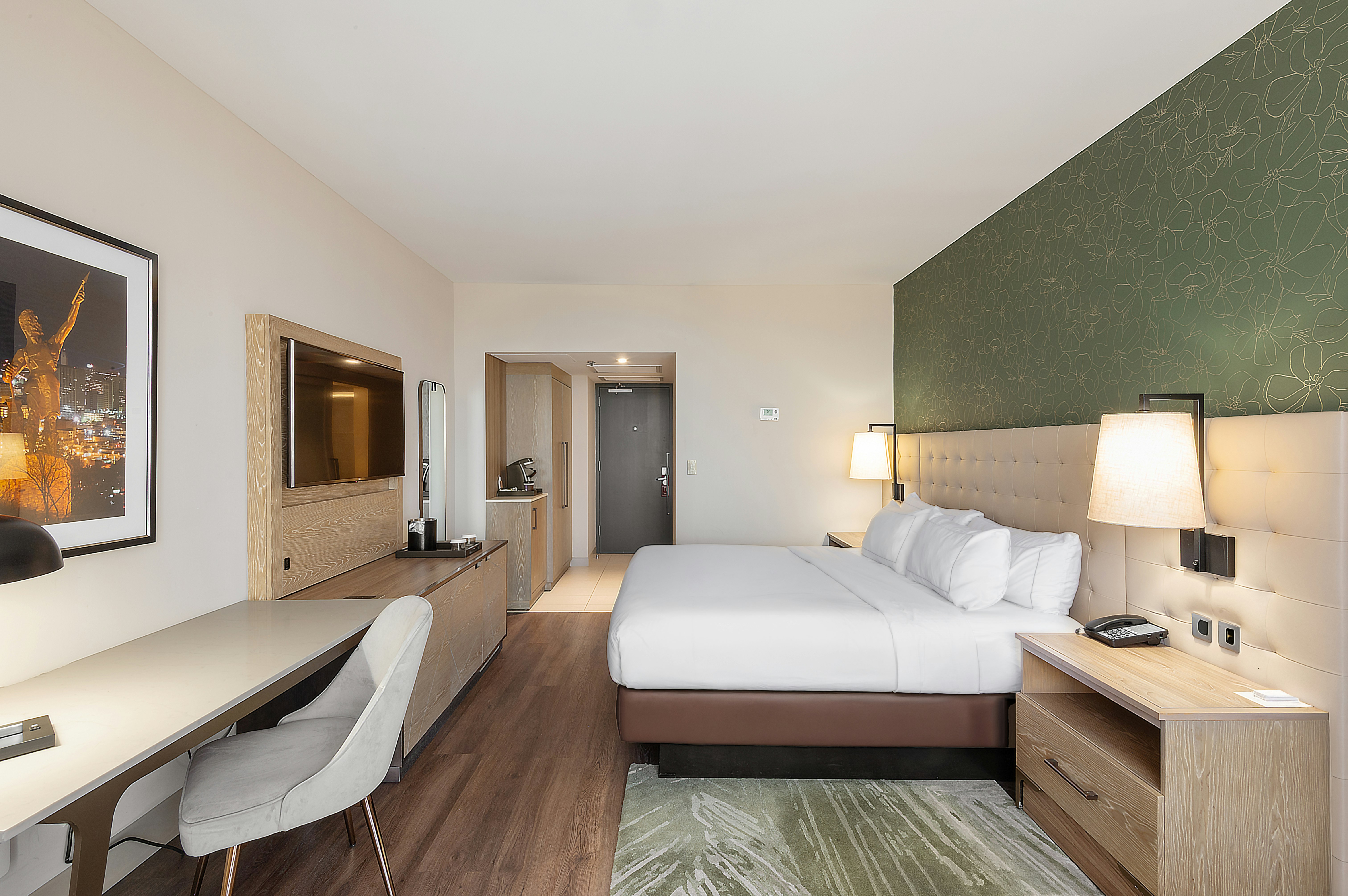 ROOM, KING BED, ACCESSIBLE