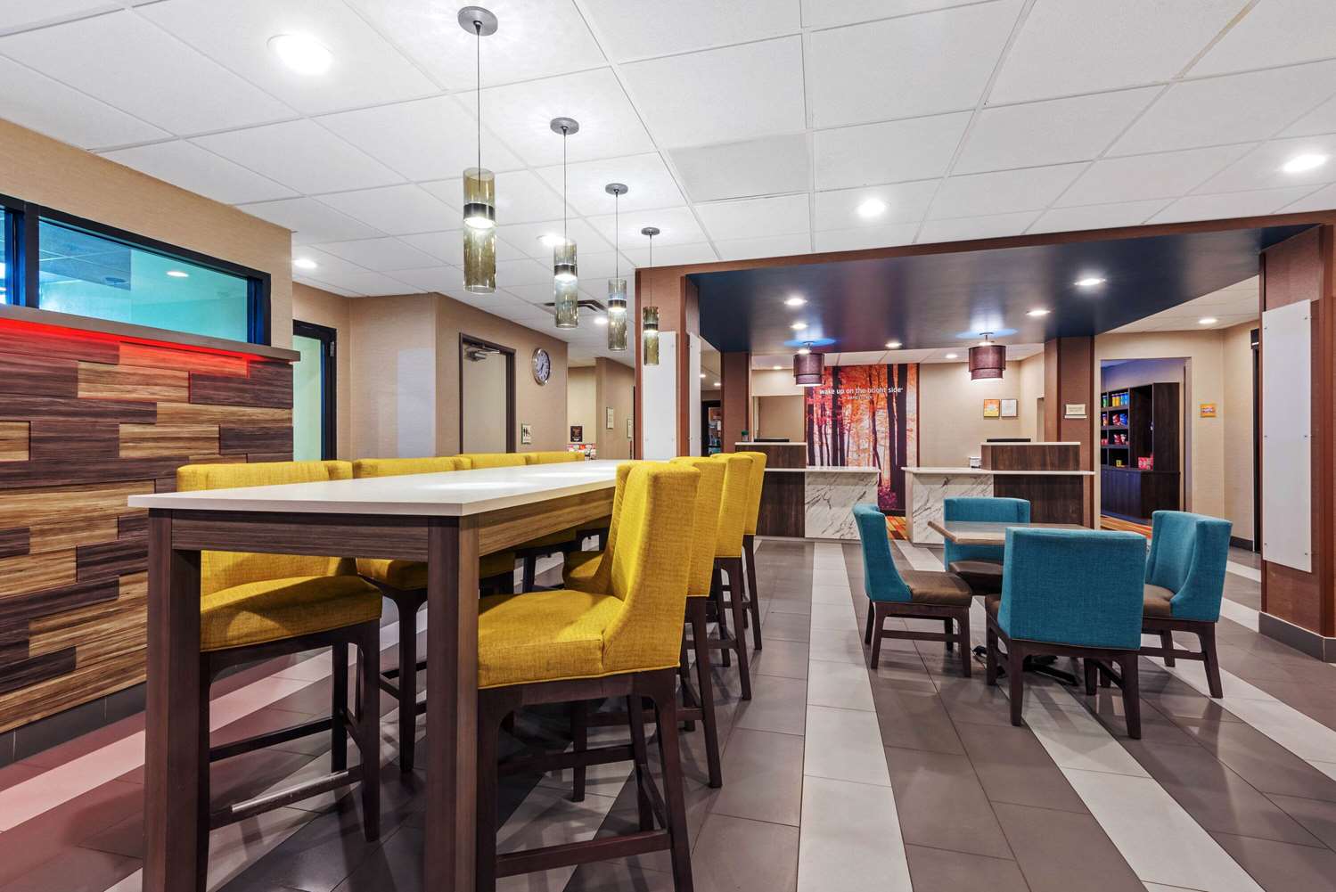 La Quinta Inn and Suites by Wyndham Jamestown 37/46