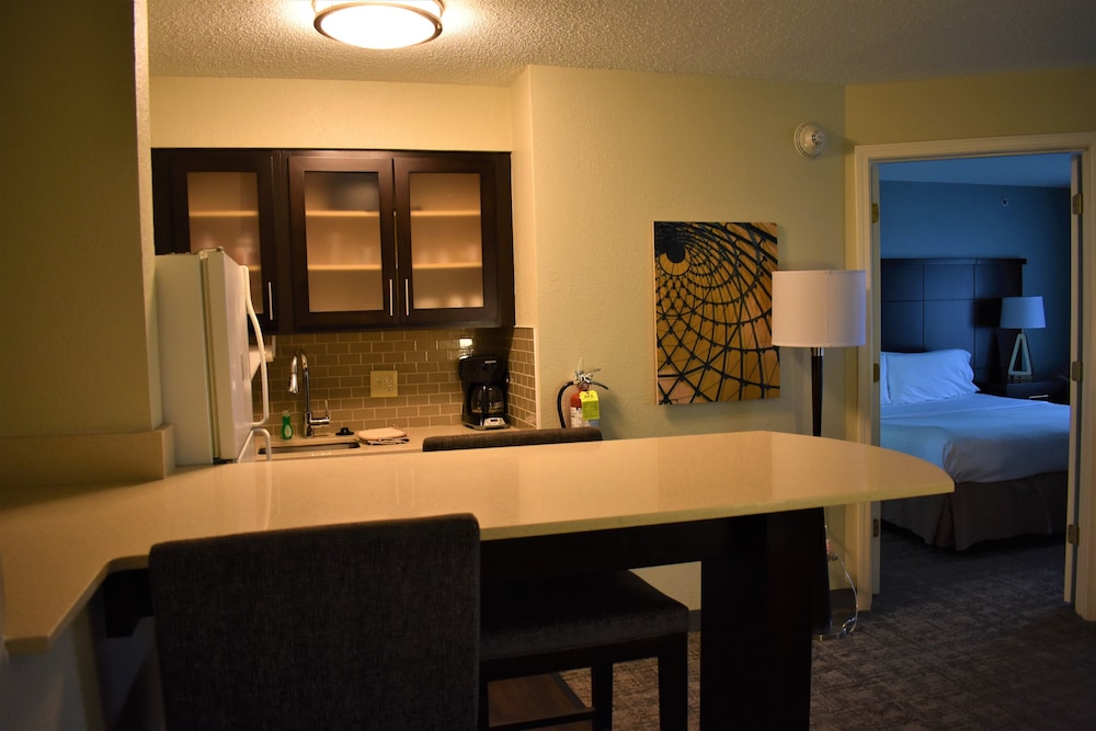 Staybridge Suites Cranbury-South Brunswick 52/75