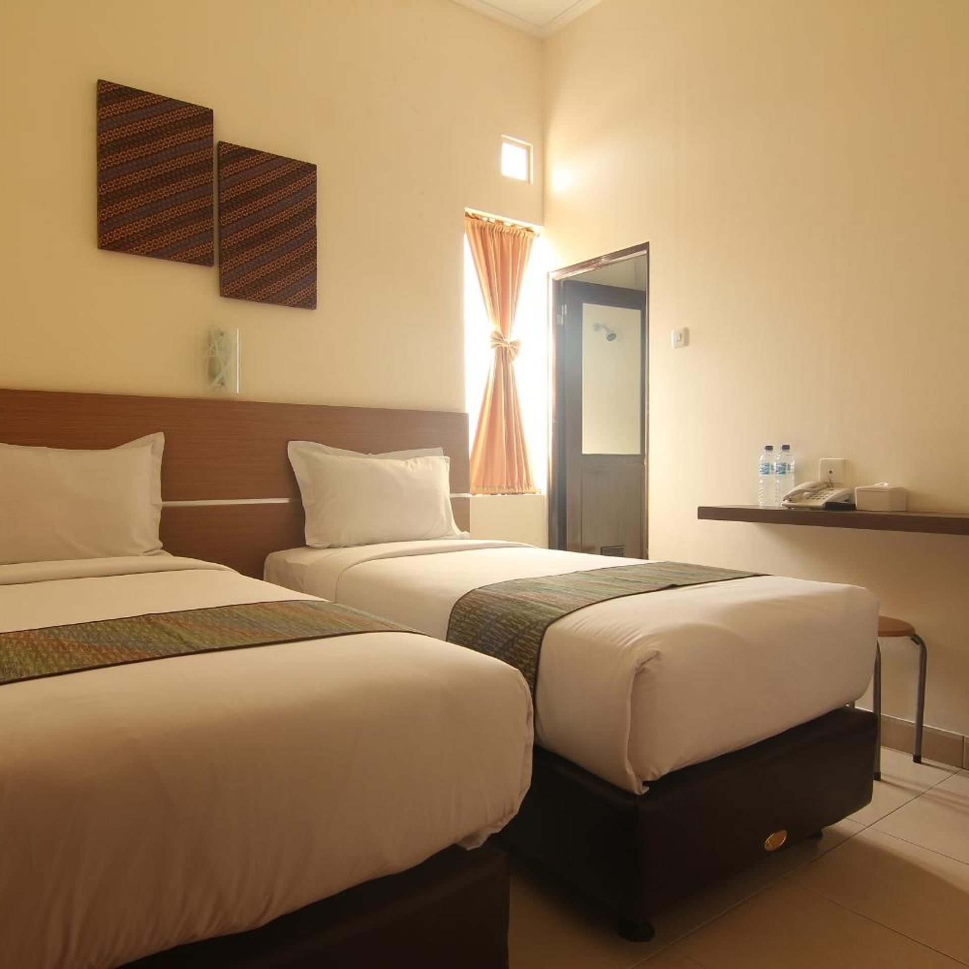 Hotel Pules 6/25