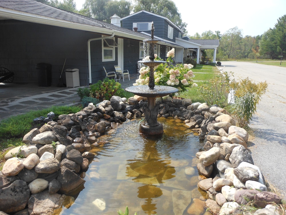 Weathervane Motel 25/70