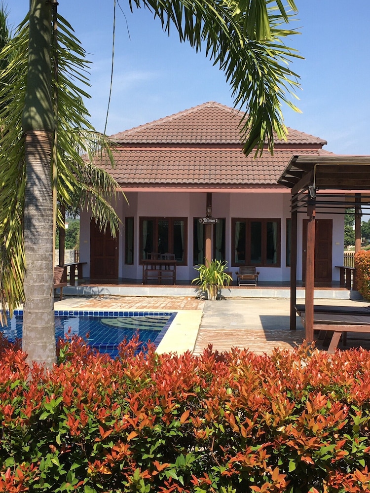 Waterside Resort 63/70